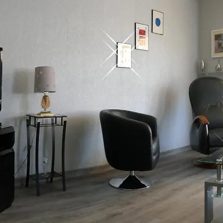 Maison 1 A 6 Personnes Avec Garage Et Cour *