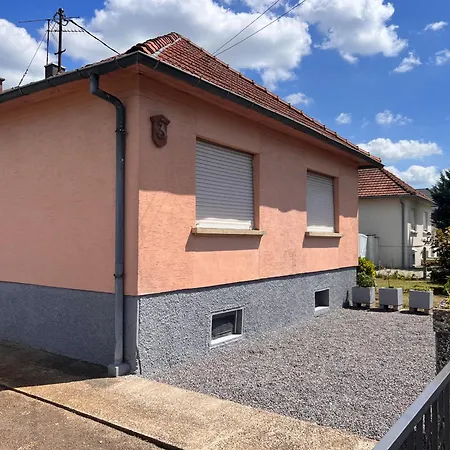Maison 1 A 6 Personnes Avec Garage Et Cour Holiday home *