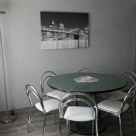 Maison 1 A 6 Personnes Avec Garage Et Cour Holiday home *